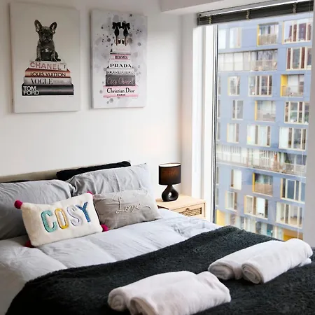 Luxury Centre Flat With Free Parking *