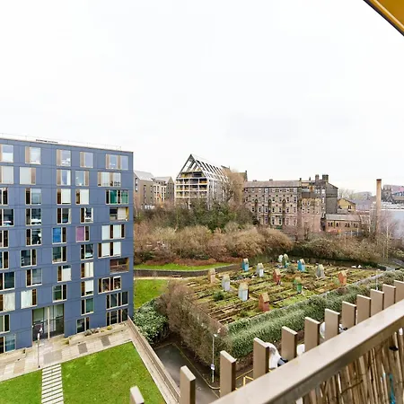 Luxury Centre Flat With Free Parking *