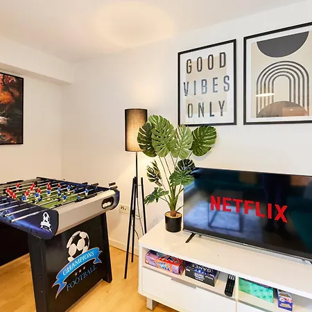 Luxury Centre Flat With Free Parking *