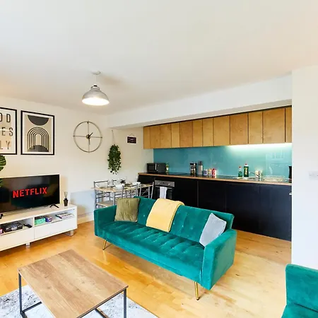 Luxury Centre Flat With Free Parking Лідс