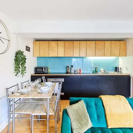 Luxury Centre Flat With Free Parking