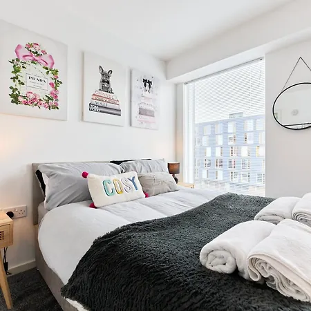 Luxury Centre Flat With Free Parking 리즈