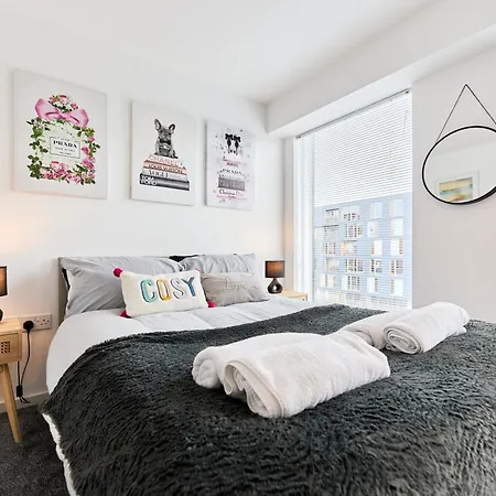 Апартаменты Luxury Centre Flat With Free Parking *