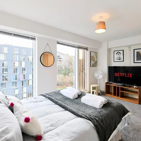 Luxury Centre Flat With Free Parking Апартаменты *