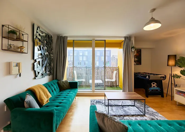 Апартаменти Luxury Centre Flat With Free Parking