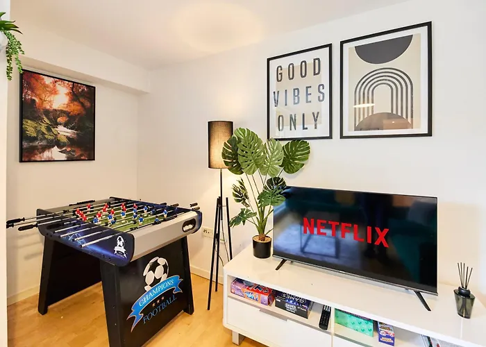 Luxury Centre Flat With Free Parking *