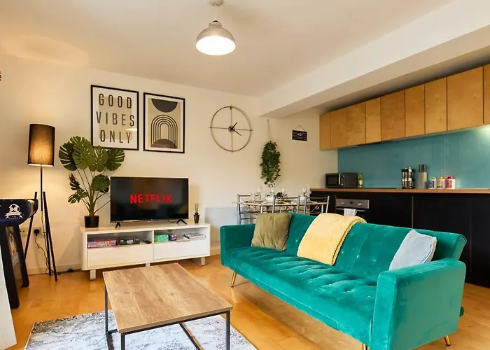 Luxury Centre Flat With Free Parking Лідс