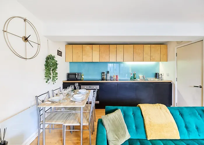 Luxury Centre Flat With Free Parking