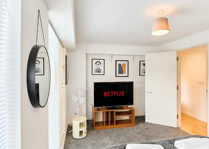 Luxury Centre Flat With Free Parking 利兹