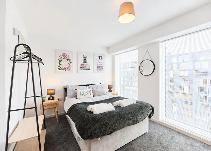 Luxury Centre Flat With Free Parking Апартаменти *