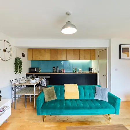 Luxury Centre Flat With Free Parking דירה